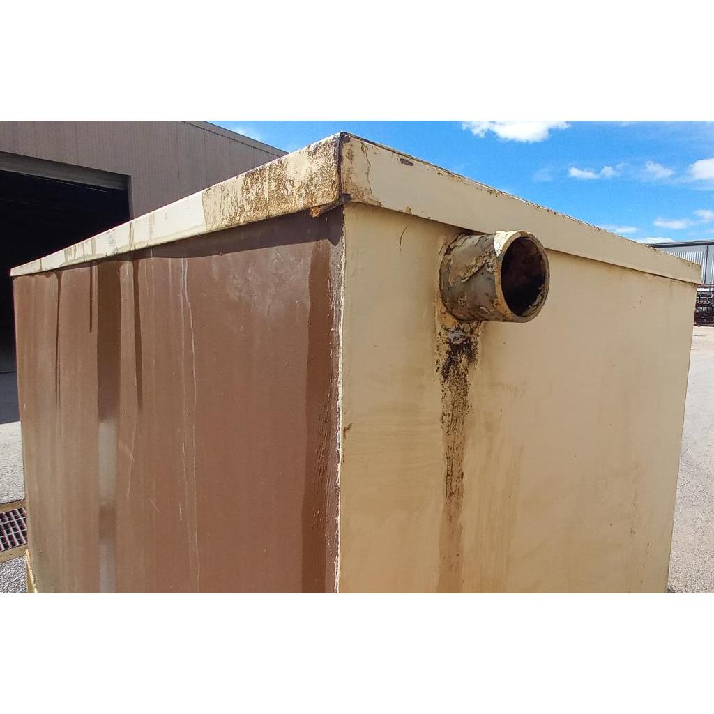 # 4204 <br> Rainwater Tank <br> 1770mm High x 2410mm Wide x 605mm Deep - Image 2