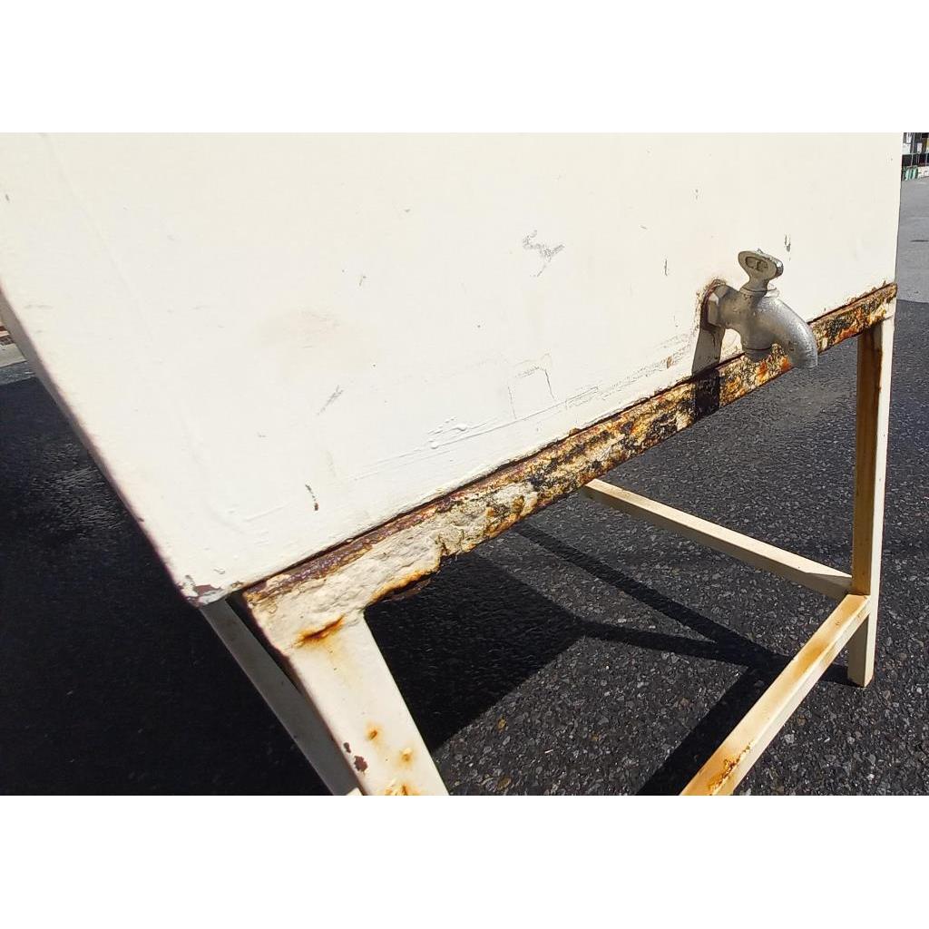 # 4204 <br> Rainwater Tank <br> 1770mm High x 2410mm Wide x 605mm Deep - Image 4