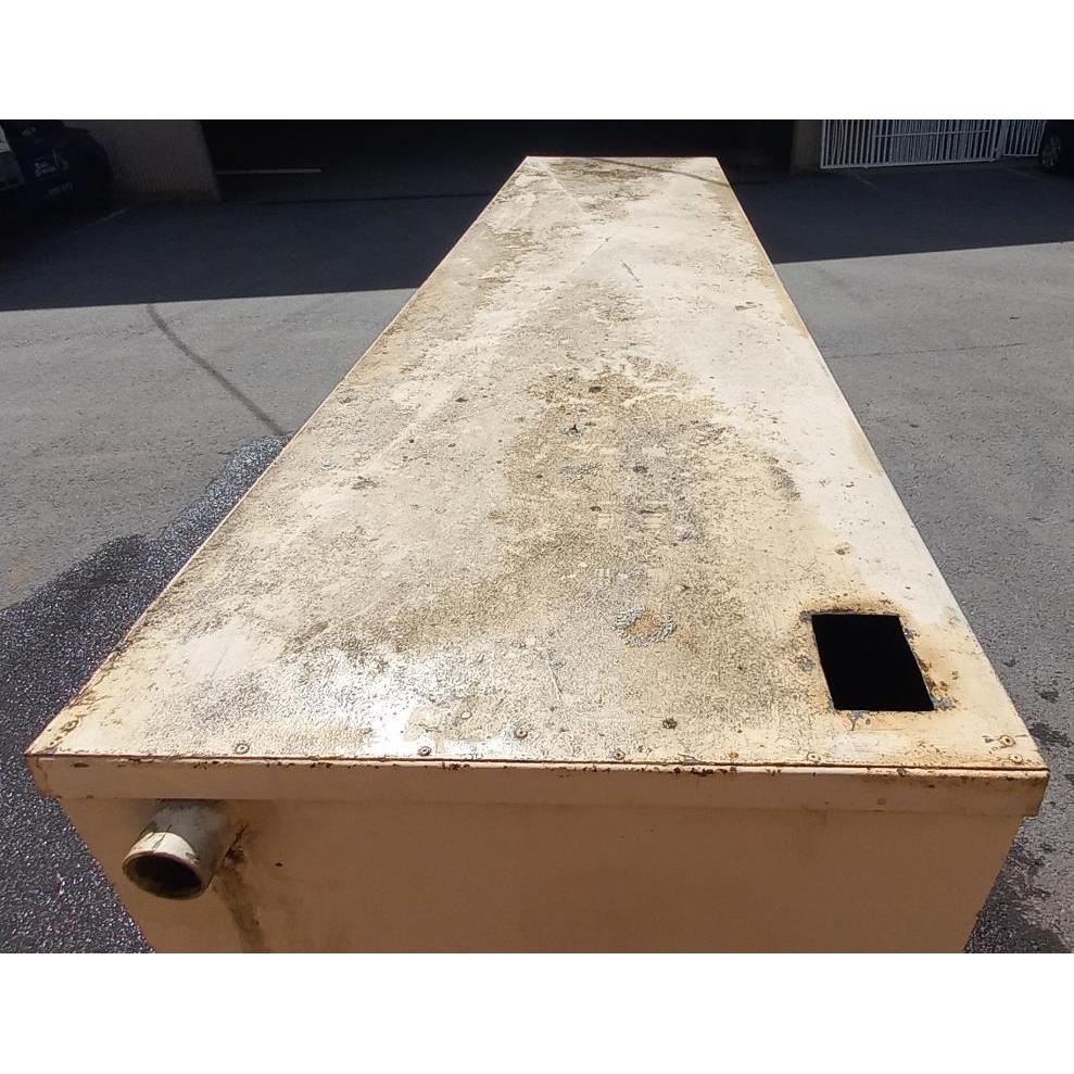 # 4204 <br> Rainwater Tank <br> 1770mm High x 2410mm Wide x 605mm Deep - Image 6