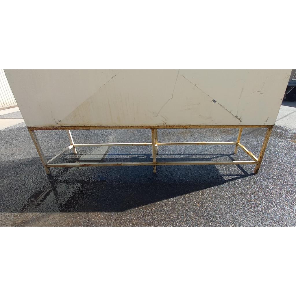 # 4204 <br> Rainwater Tank <br> 1770mm High x 2410mm Wide x 605mm Deep - Image 7