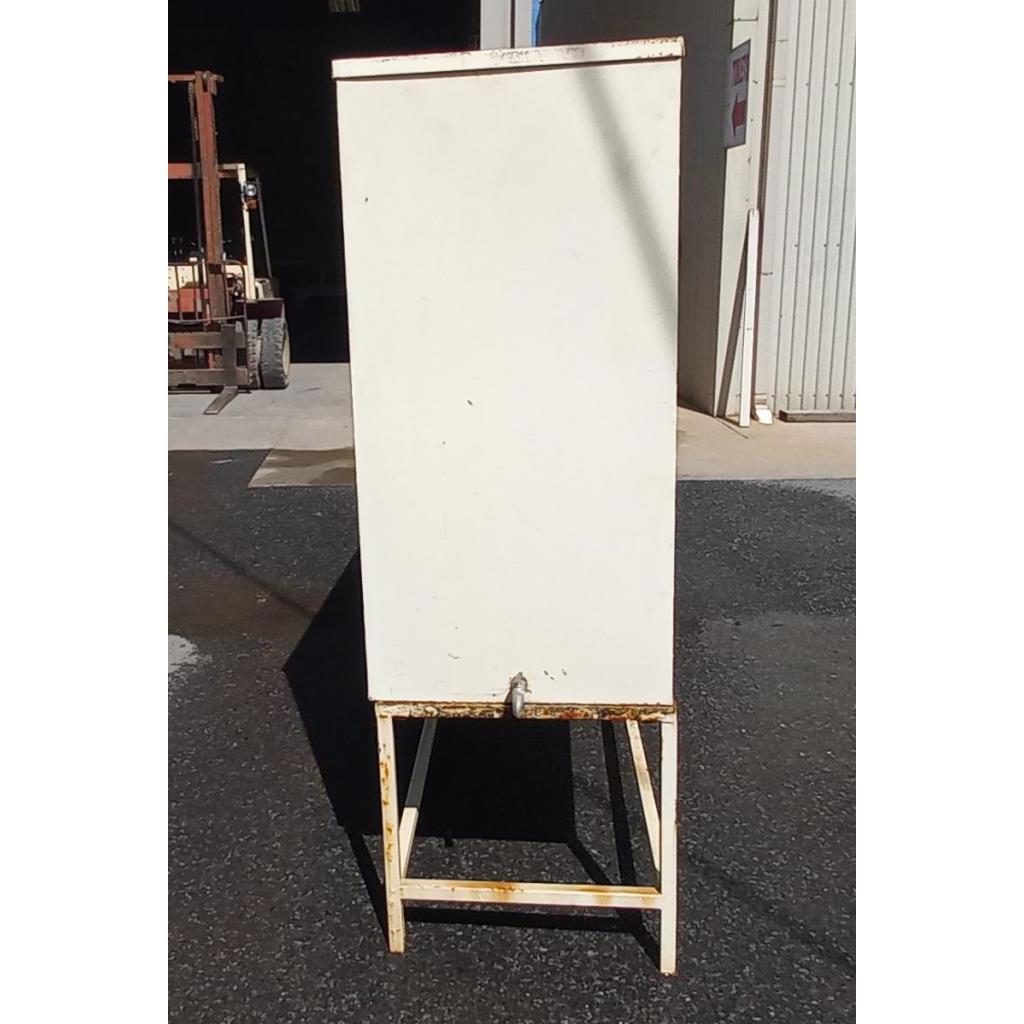 # 4204 <br> Rainwater Tank <br> 1770mm High x 2410mm Wide x 605mm Deep - Image 8