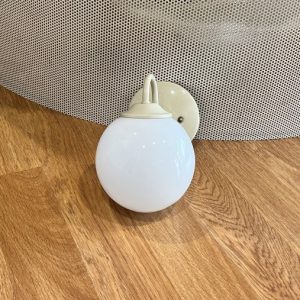 # 4252 <br> Wall Hung Light