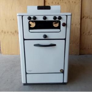 # 5588 <br> Vintage Metters Natural Gas Stove