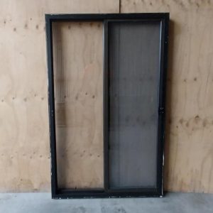 # 5914 - B7 <br> Aluminium Framed Window <br> 1435mm High x 905mm Wide