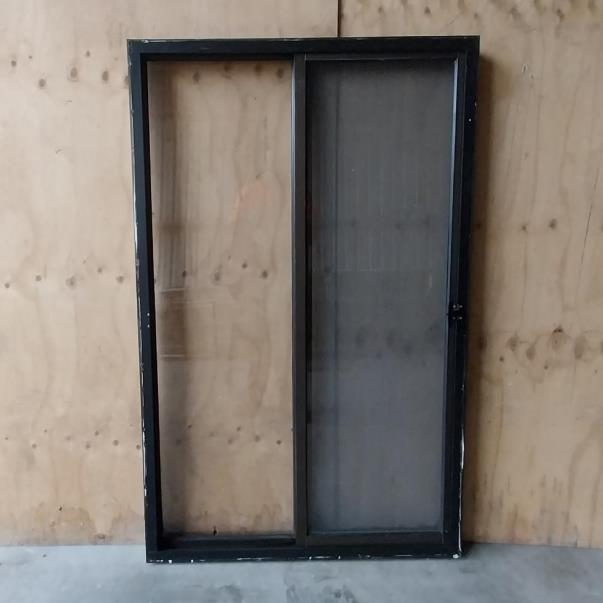 # 5914 - B7 <br> Aluminium Framed Window <br> 1435mm High x 905mm Wide
