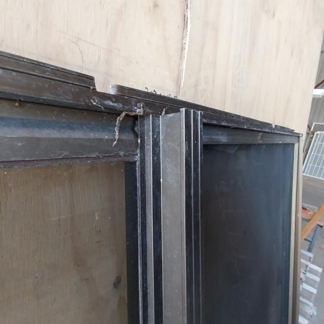 # 6059 - EB4 <br> Aluminium Framed Window <br> 1650mm High x 2510mm Wide - Image 3