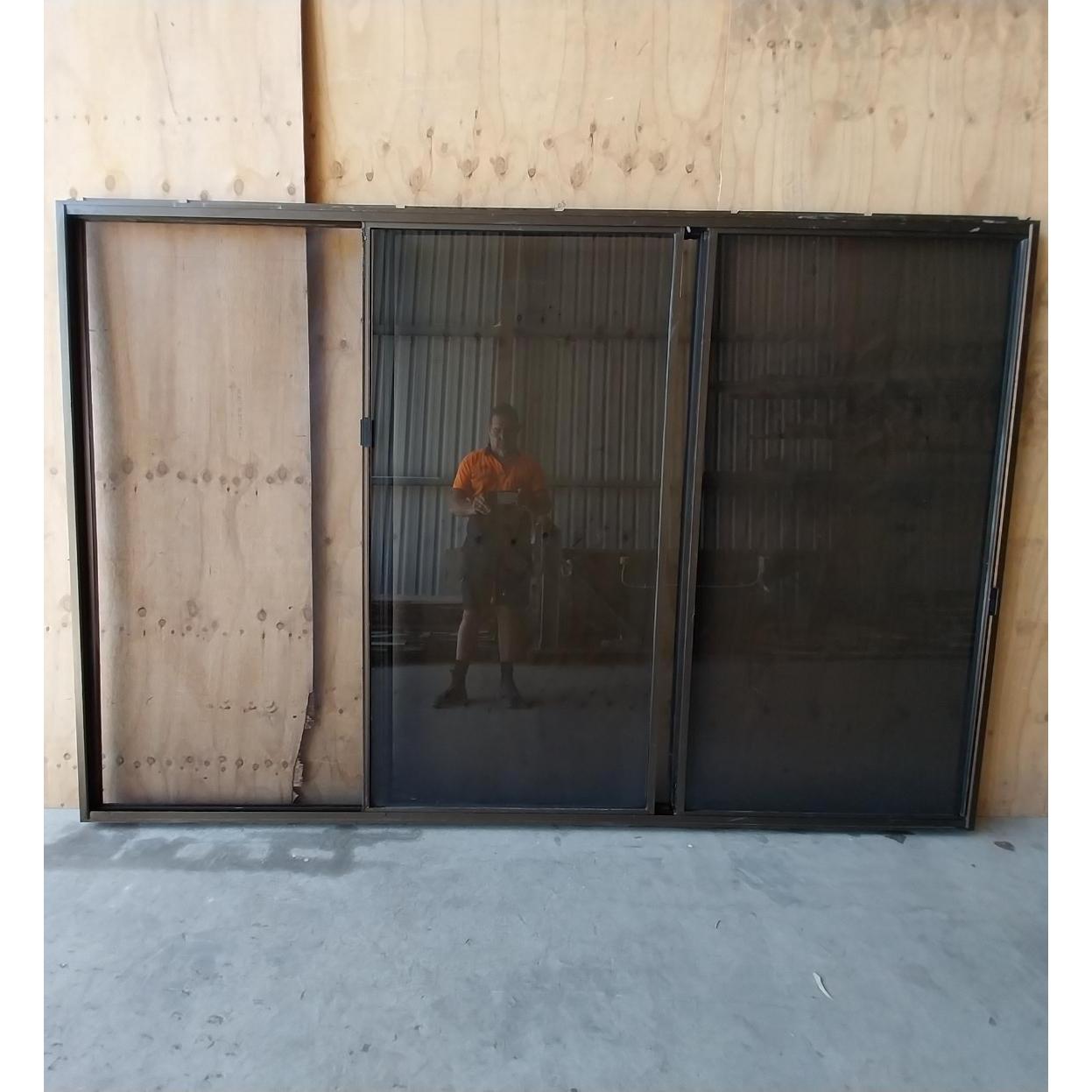 # 6059 - EB4 <br> Aluminium Framed Window <br> 1650mm High x 2510mm Wide - Image 8