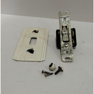 # 5725 <br> Vintage Light Switch