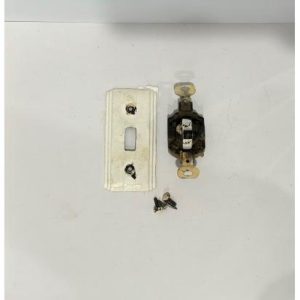 # 5727 <br> Vintage Light Switch