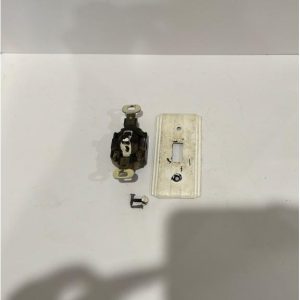 # 6006 <br> Vintage Light Switch