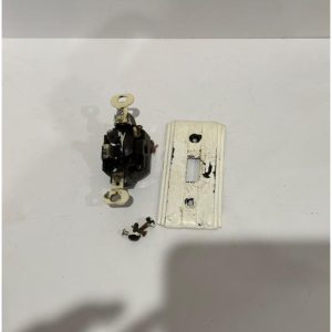# 6007 <br> Vintage Light Switch