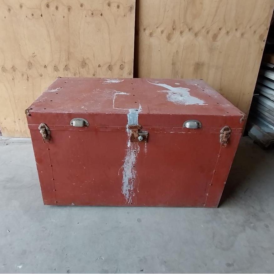 # 6329 <br> Vintage Timber Trunk