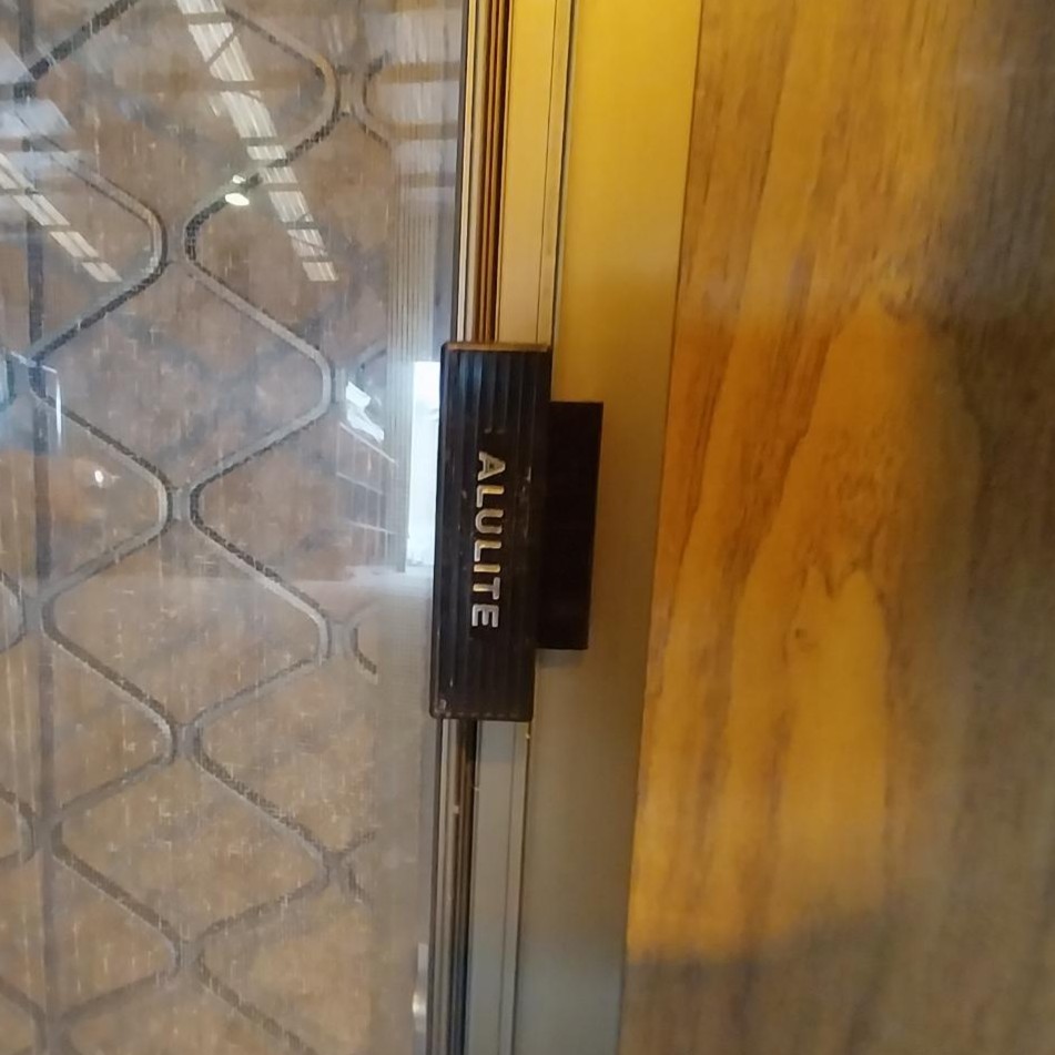 # 6605 - B8 <br> Aluminium Framed Sliding Window <br> 1460mm High x 1195mm Wide - Image 5