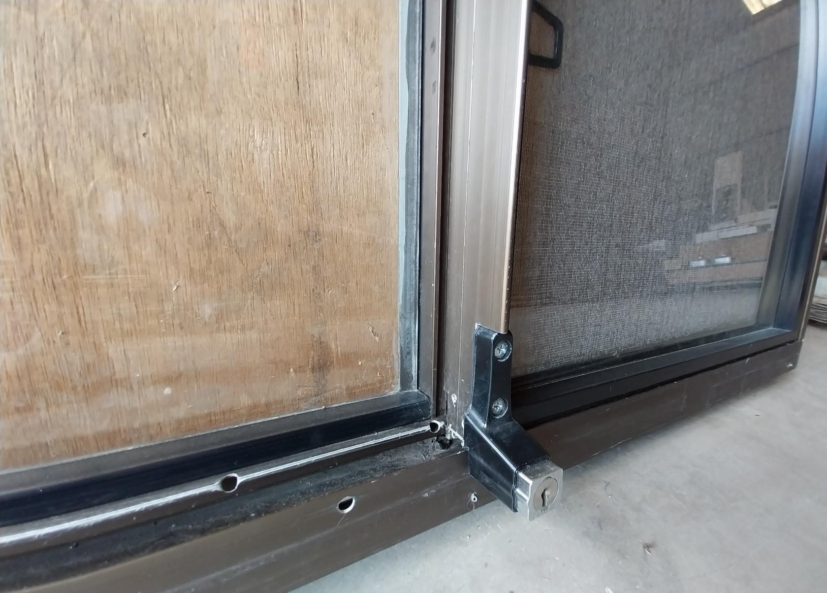 # 7002 - B4 <br> Aluminium Framed Sliding Window <br> 1440mm High x 1925mm Wide - Image 7