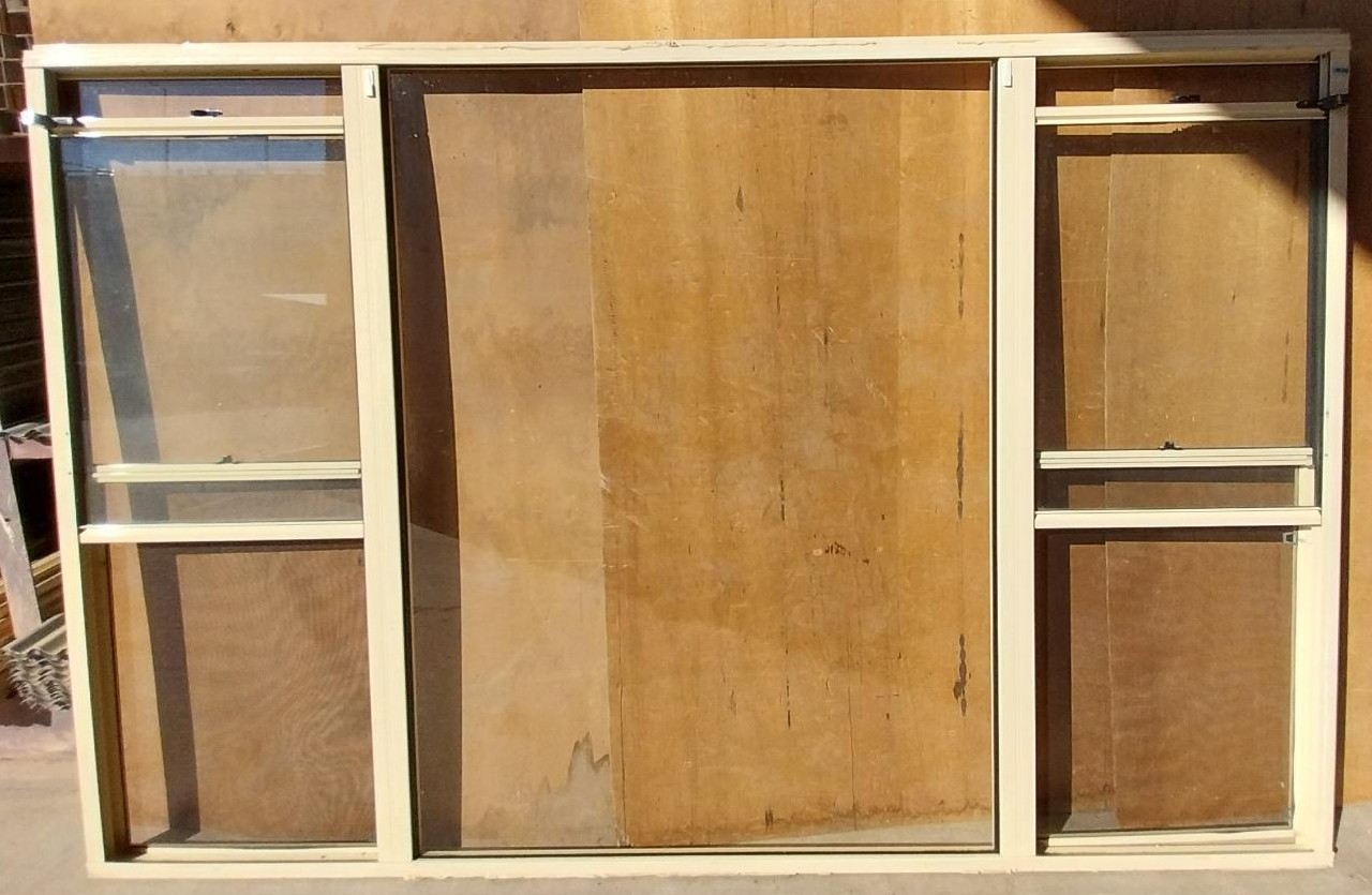 # 7036 <br> Aluminium Framed Sash Window <br> 1745mm High x 2675mm Wide - Image 3