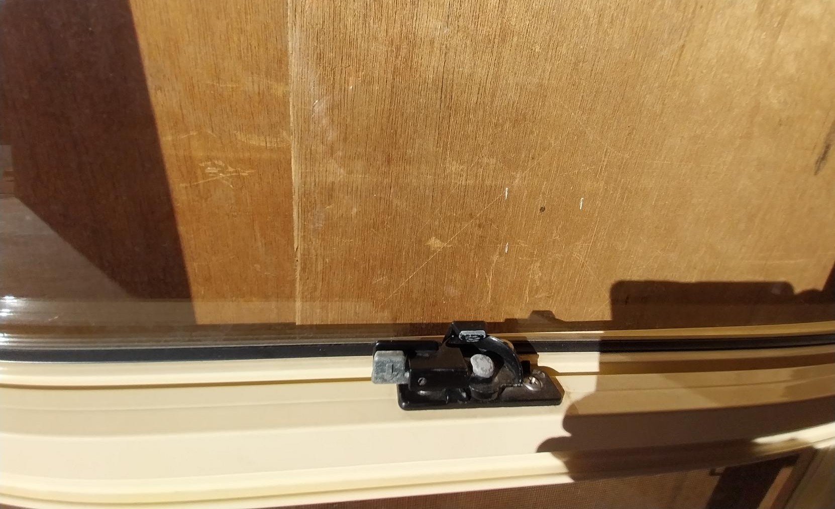 # 7036 <br> Aluminium Framed Sash Window <br> 1745mm High x 2675mm Wide - Image 8