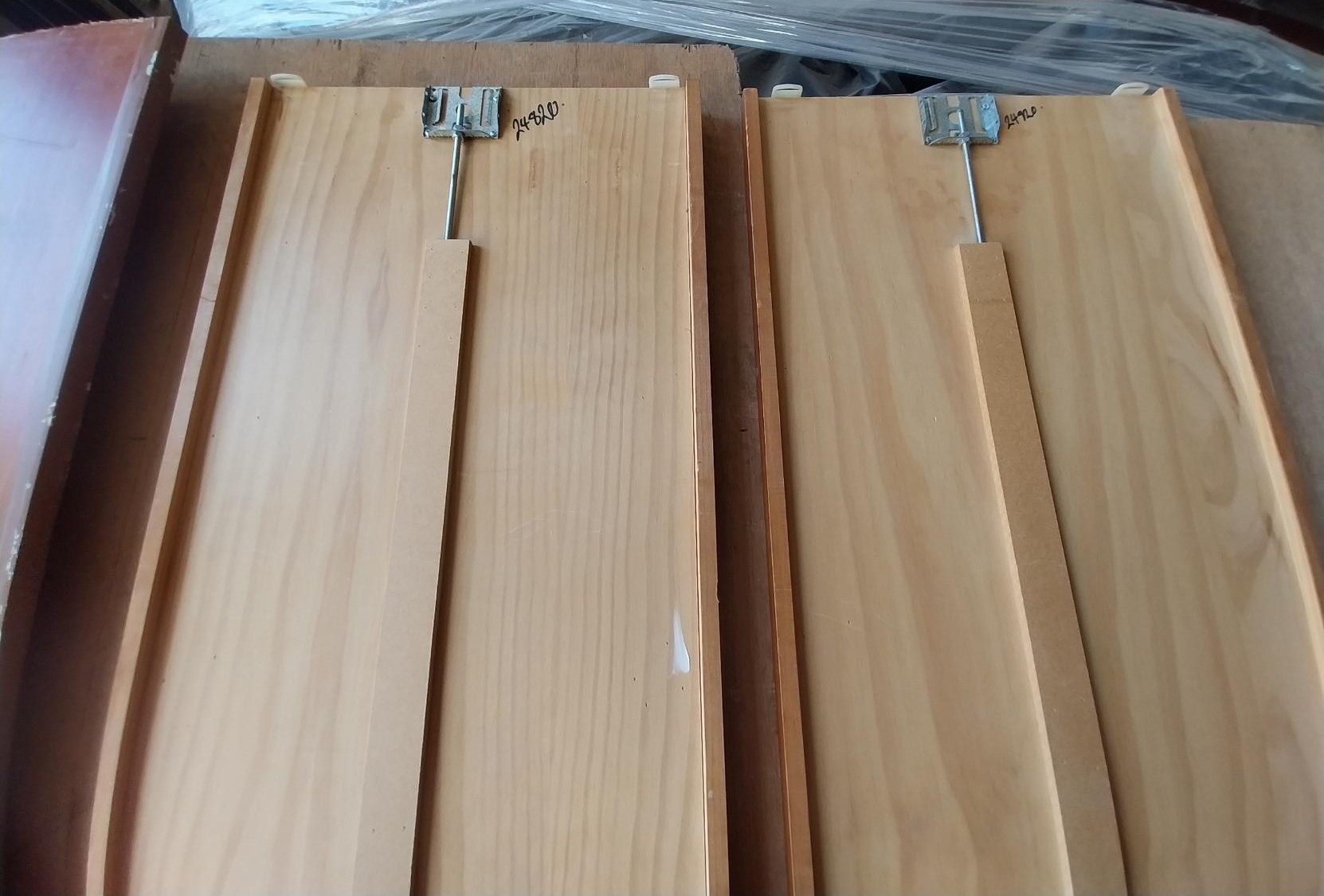 # 6799 <br> Sliding Wardrobe Doors <br> 2650mm High x 880mm Wide - Image 9