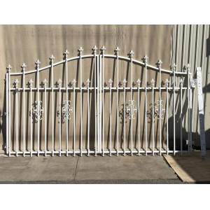 # 7331 <br> Double Gates <br> 1860mm High x 3120mm Wide