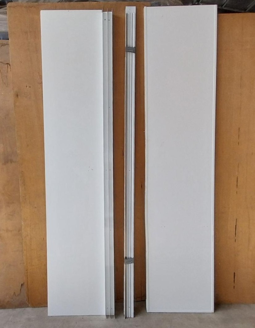 # 7202 <br> Sliding Wardrobe Doors <br> 2630mm High x 2730mm Wide - Image 11