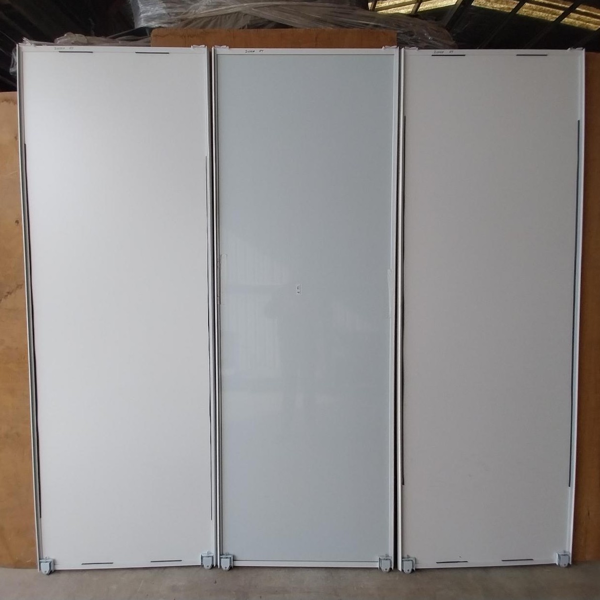 # 7202 <br> Sliding Wardrobe Doors <br> 2630mm High x 2730mm Wide - Image 2