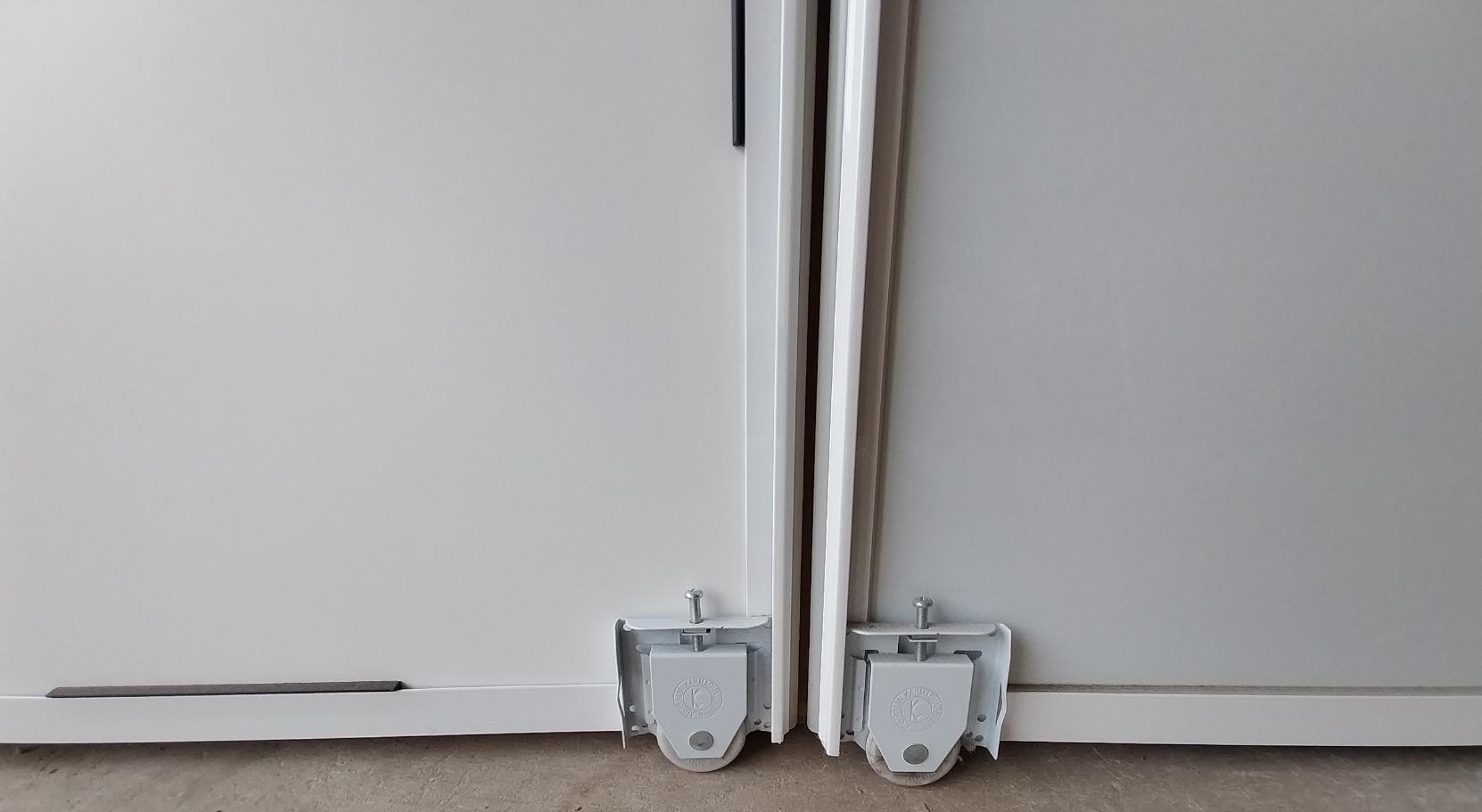 # 7202 <br> Sliding Wardrobe Doors <br> 2630mm High x 2730mm Wide - Image 6